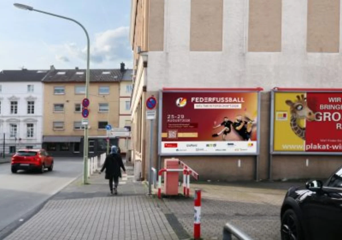 Kampagnenplakat der Federfußball-WM in Hagen